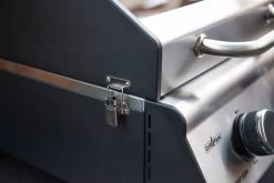 Grillfürst G201E 2-Brenner Gasgrill Portabel V2 - Campinggrill / Balkongrill 50mbar - Inkl. Untergestell -Geschäft Für Grillzubehör grillfuerst g201 verschluss 1