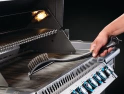 Napoleon Grillbürste Mit Edelstahlborsten Und Grillschaber -Geschäft Für Grillzubehör napoleon grillbuerste anwendung schaber 62052