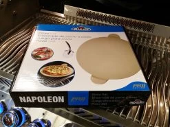 Napoleon PRO Pizzastein 38 Cm Mit Schneideroller 9 Napoleon PRO Pizzastein 38 Cm Mit Schneideroller -Geschäft Für Grillzubehör napoleon pro pizzaset pizzastein pizzaschneide