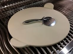 Napoleon PRO Pizzastein 38 Cm Mit Schneideroller 11 Napoleon PRO Pizzastein 38 Cm Mit Schneideroller -Geschäft Für Grillzubehör napoleon pro pizzastein pizzaschneider