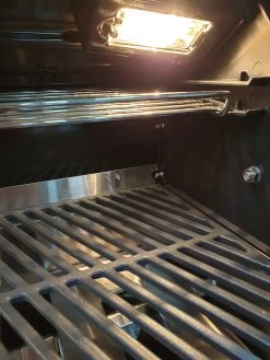 Outdoorchef Dualchef S 425 G Edelstahl Gasgrill Mit Seitenkocher + Blazing Zone Infrarotbrenner + DGS Gusseisen Grillrost 2 Stk. + DGS Gemüse Grillrost 2 Stk. -Geschäft Für Grillzubehör outdoorchef dualchef beleuchtung 3