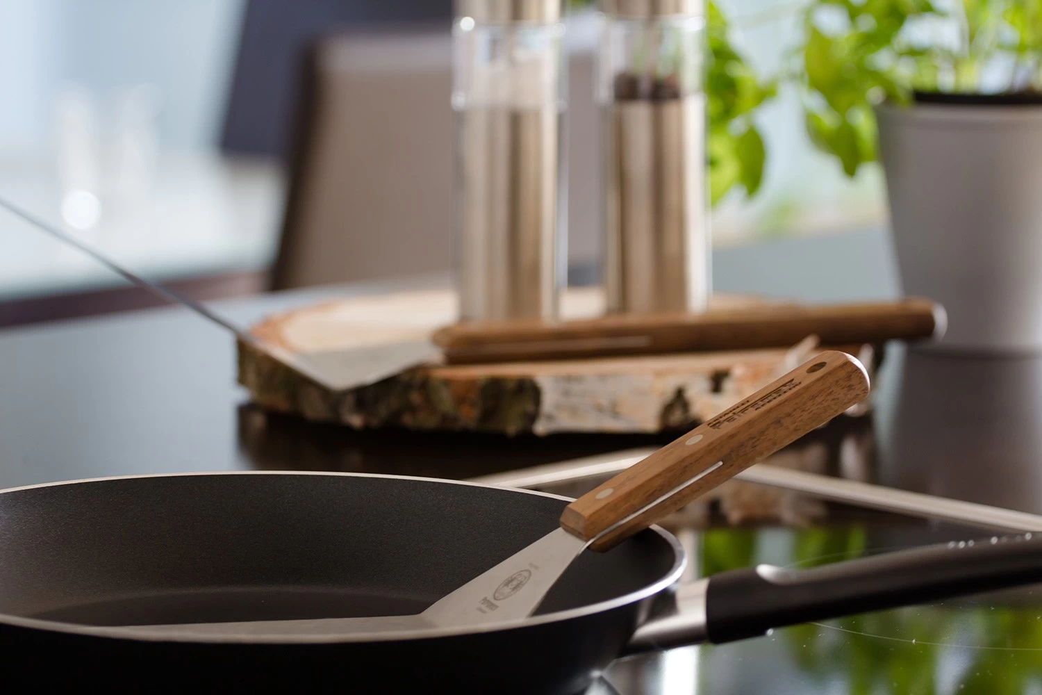 Petromax Flexibler Pfannen- Und Grillwender (Kurzgriff) 5 Petromax Flexibler Pfannen- Und Grillwender (Kurzgriff) – Bild 5